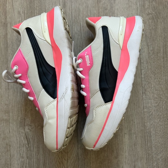 Puma White and Pink Sneakers - Picture 3 of 5